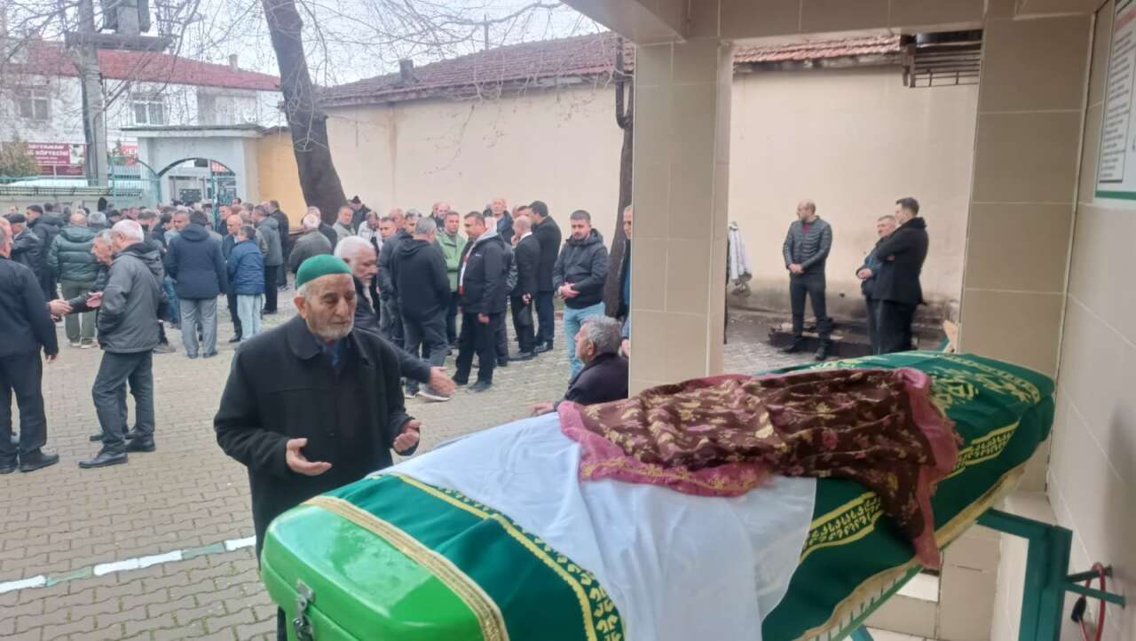 Ankara’daki ters yön faciasında ölen 5 kişi toprağa verildi 15